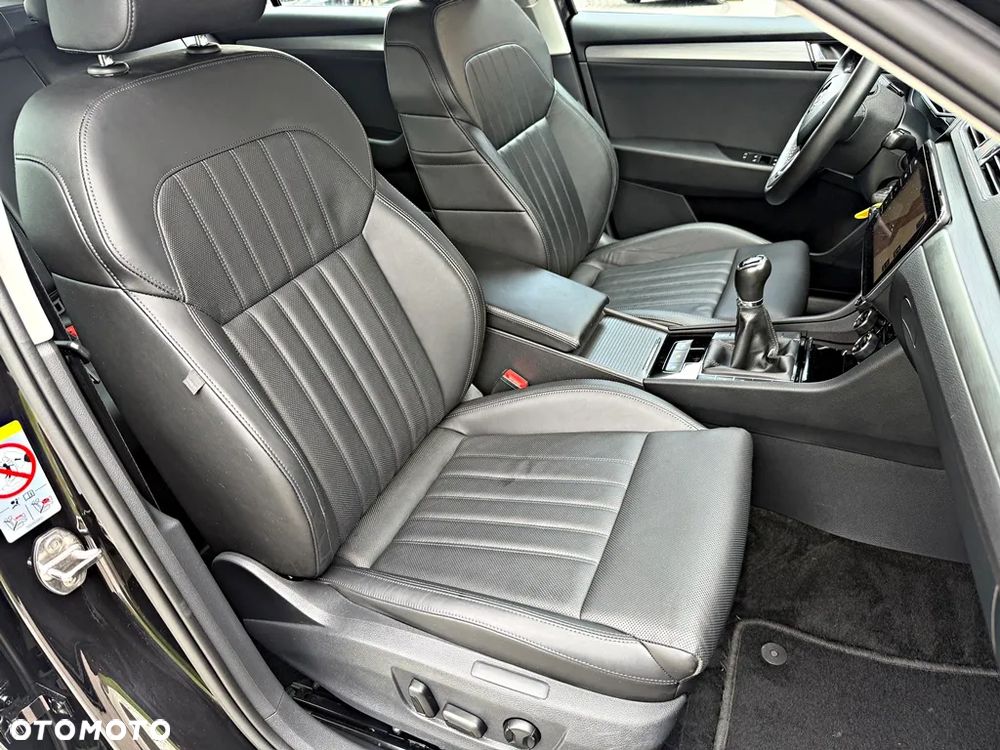 Skoda Superb 2.0 TDI Premium Edition - 27