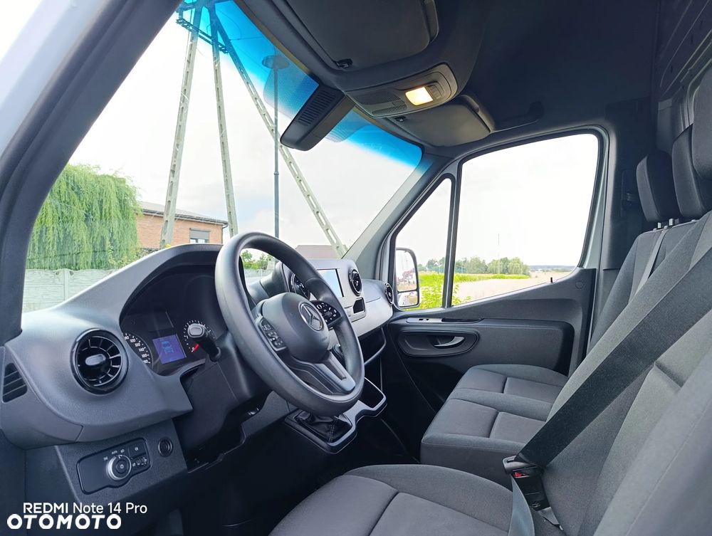 Mercedes-Benz Sprinter - 24