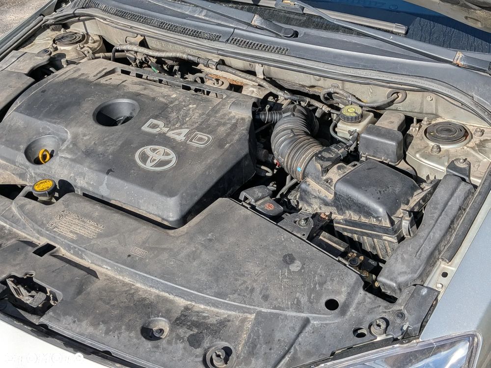 Toyota Avensis 2.0 D-4D Luna - 11