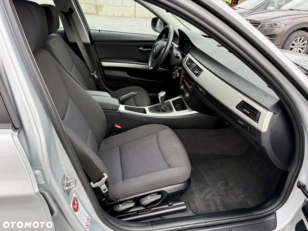 BMW Seria 3 318i Edition Exclusive - 9