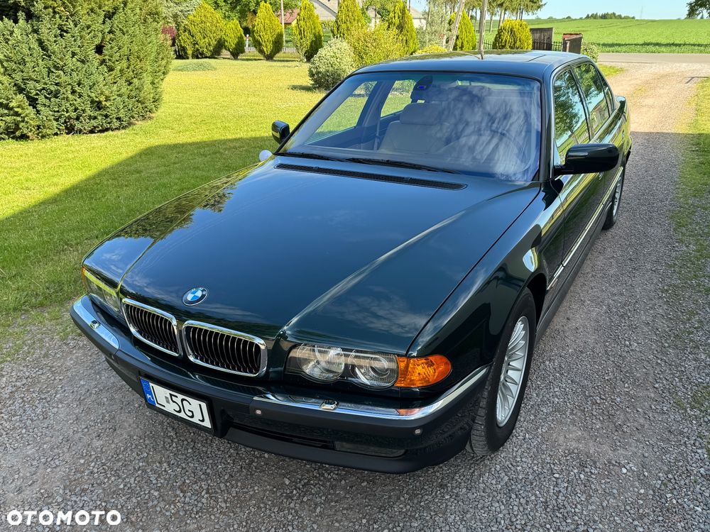 BMW Seria 7 750i - 4