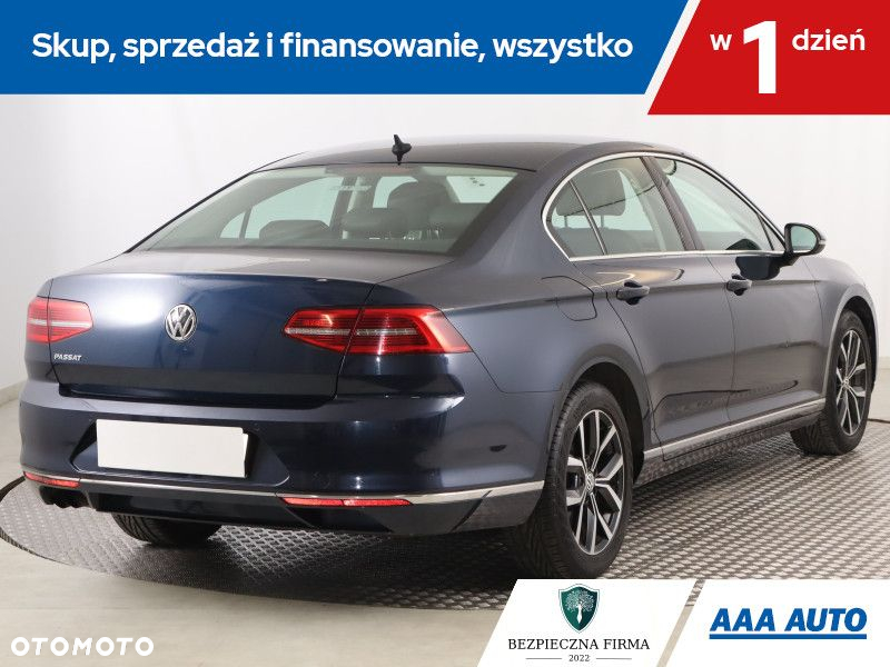 Volkswagen Passat - 6