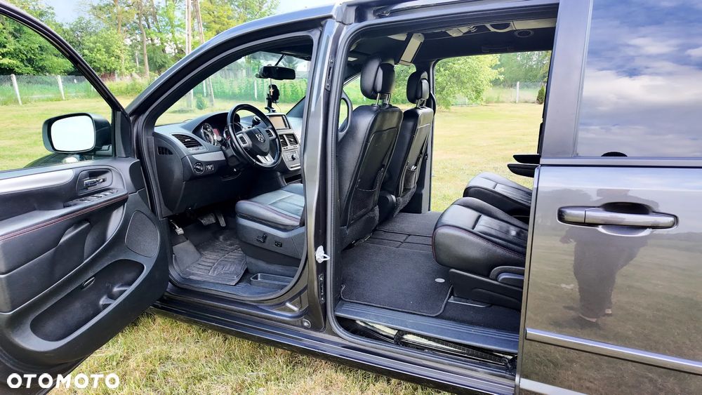 Dodge Grand Caravan - 14
