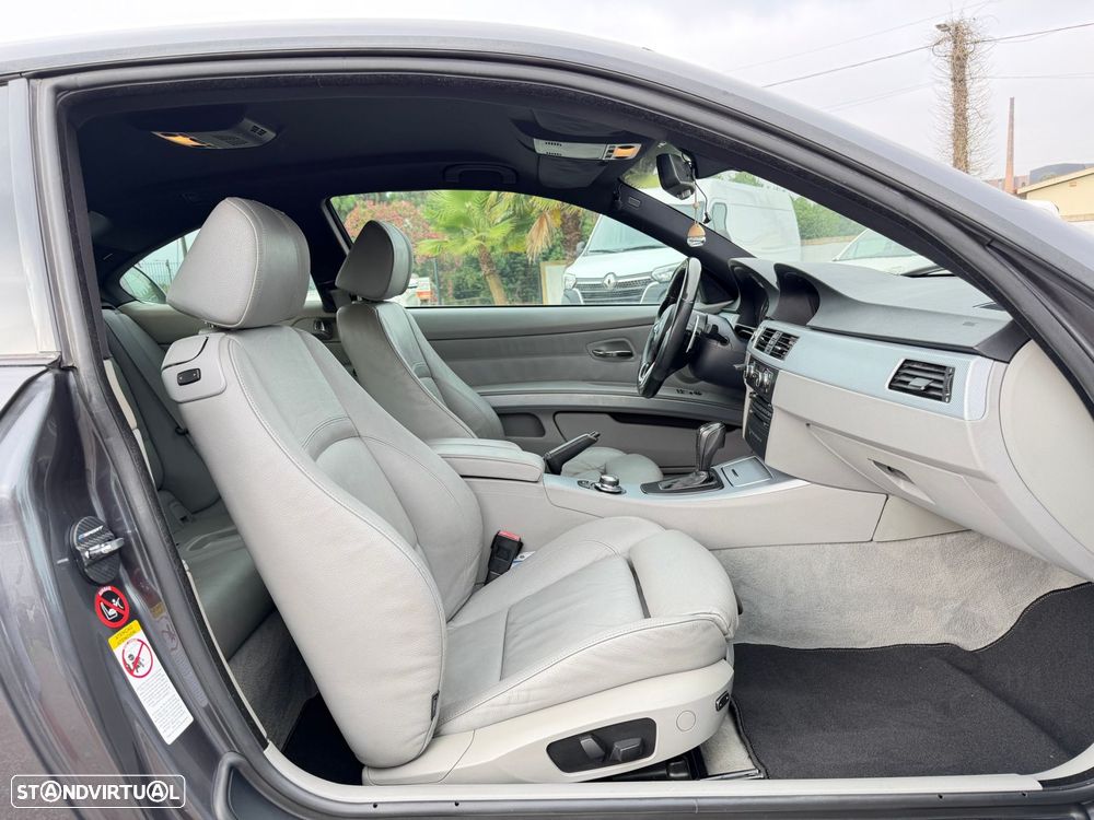 BMW 320 d Coupe Auto - 33