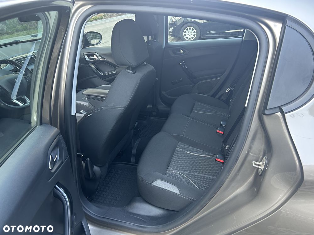 Peugeot 208 - 13