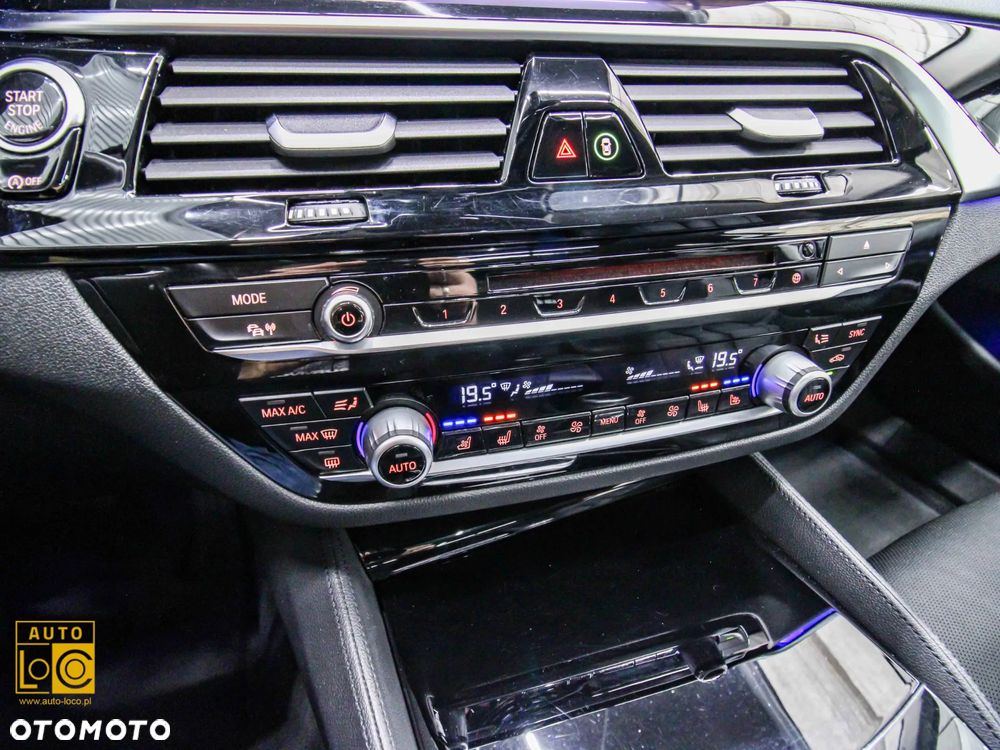 BMW Seria 5 520d xDrive Touring Luxury Line - 30