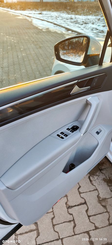 Volkswagen Tiguan - 12
