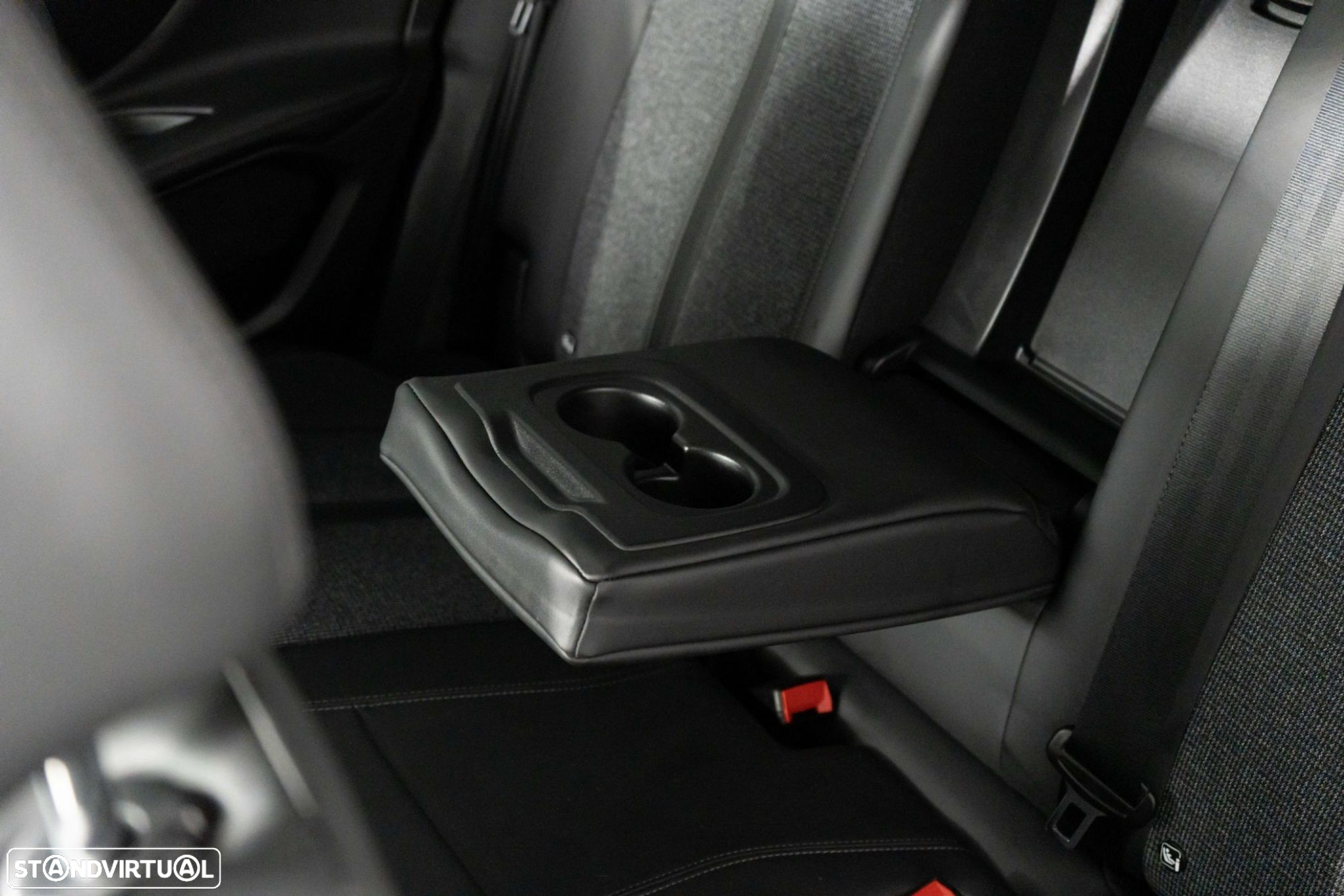 Peugeot 3008 1.6 Hybrid Allure e-EAT8 - 10