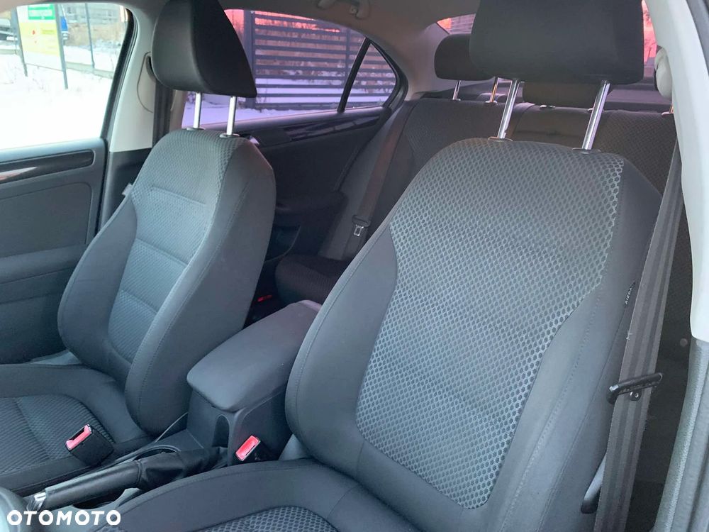 Volkswagen Jetta 1.6 TDI DSG Highline - 9