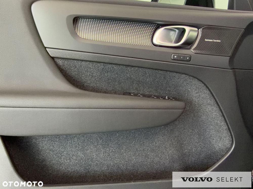 Volvo XC 40 B4 B DKG Ultra Black Edition - 13