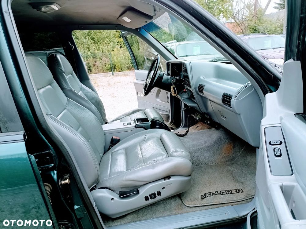 Ford Explorer Standard - 7