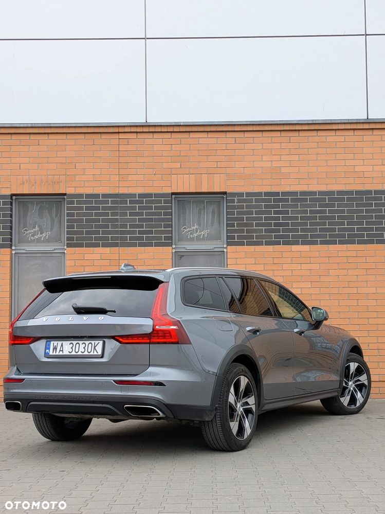 Volvo V60 Cross Country - 3