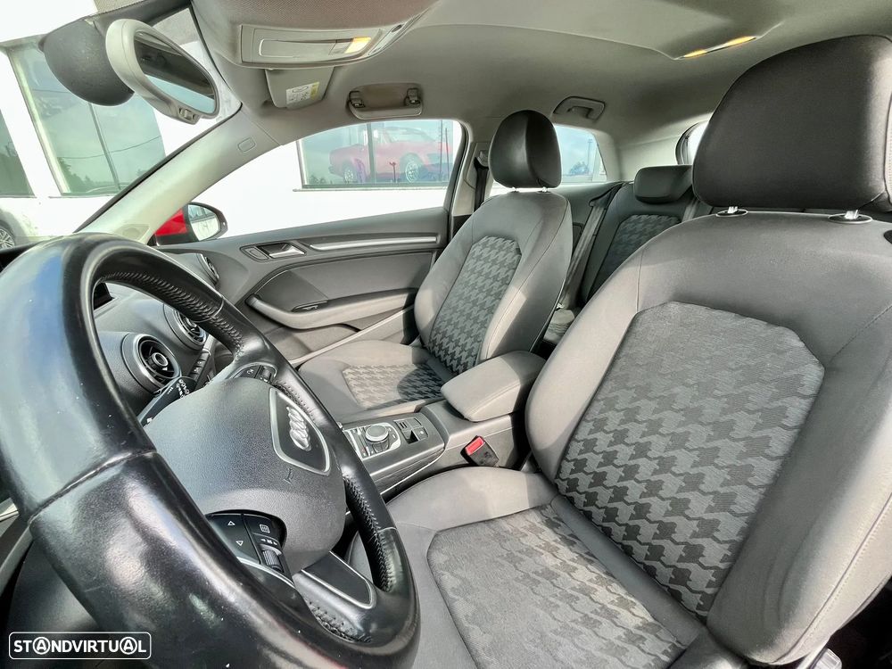 Audi A3 1.6 TDI Attraction S tronic - 11