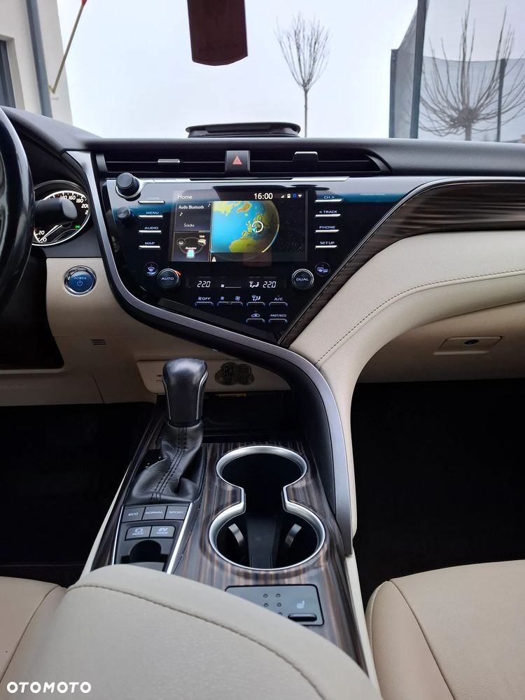 Toyota Camry 2.5 Hybrid Executive CVT - 8