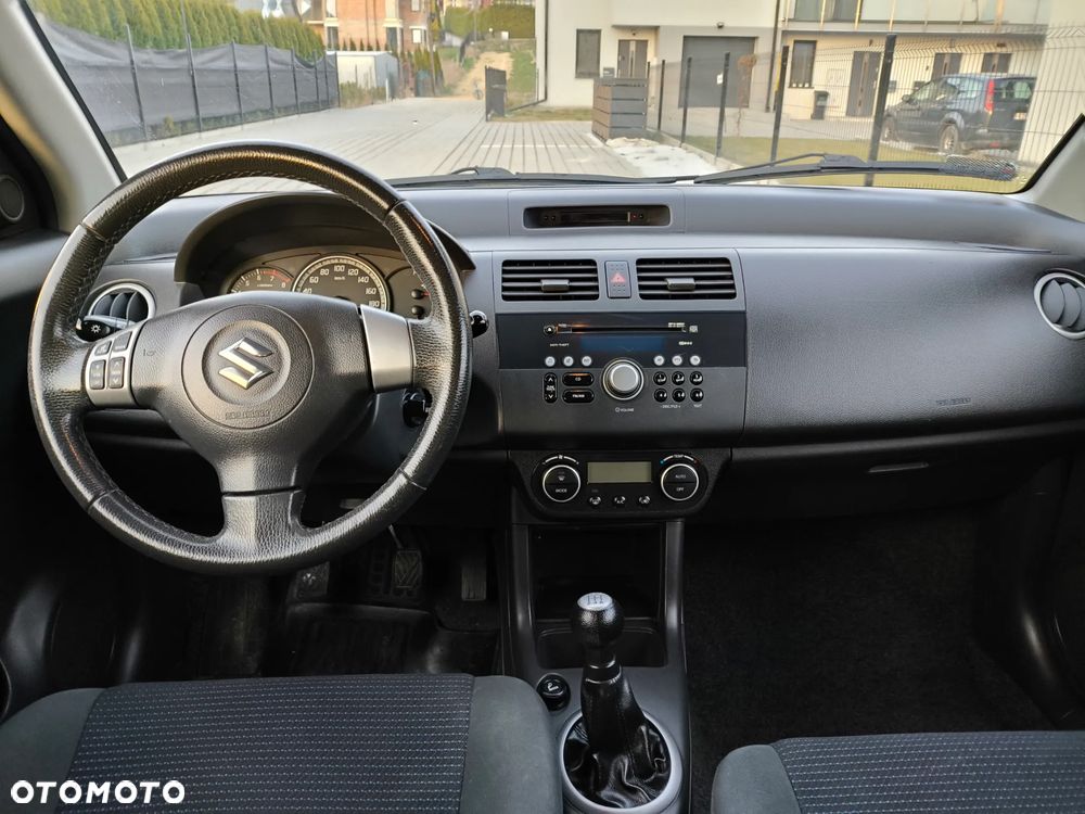 Suzuki Swift 1.3 Club - 8