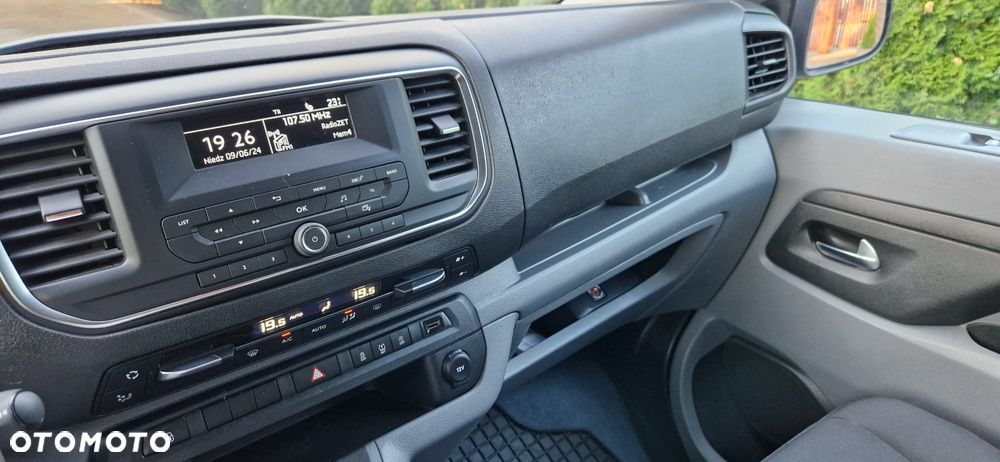 Peugeot Traveller - 24