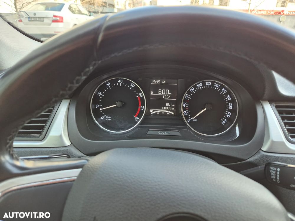 Skoda RAPID 1.2 TSI Ambition - 11