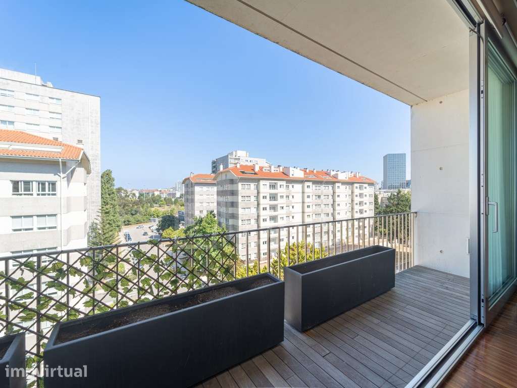 Apartamento T2 com varandas e garagem - Grande imagem: 2/26