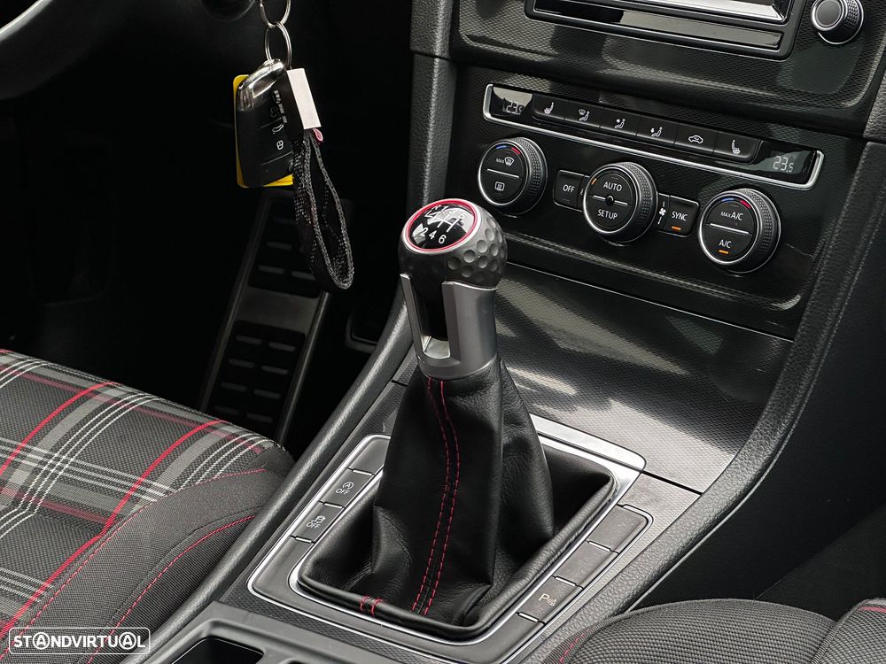 VW Golf GTI BlueMotion - 32