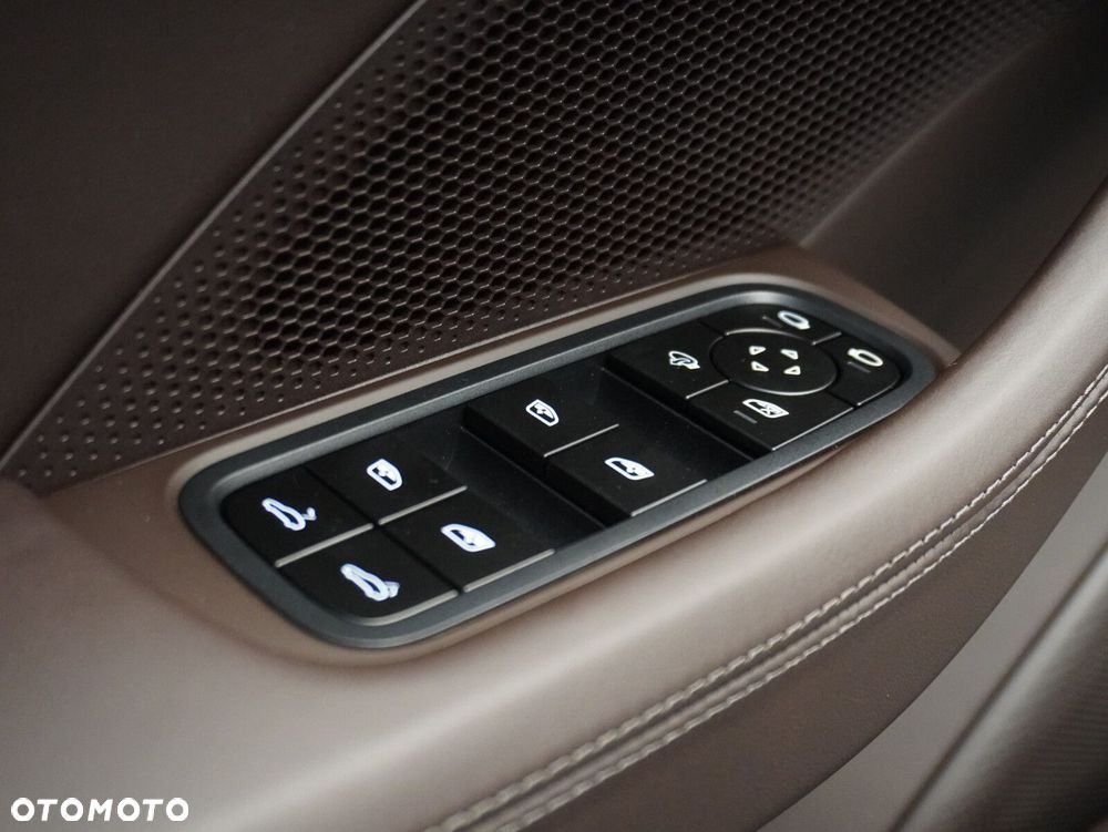 Porsche Panamera 4 - 21