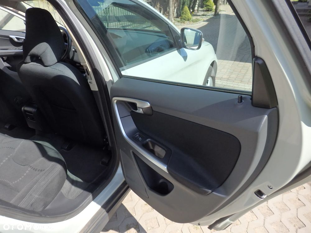 Volvo XC 60 2.4D DRIVe - 15