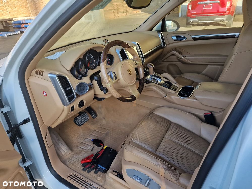 Porsche Cayenne - 16