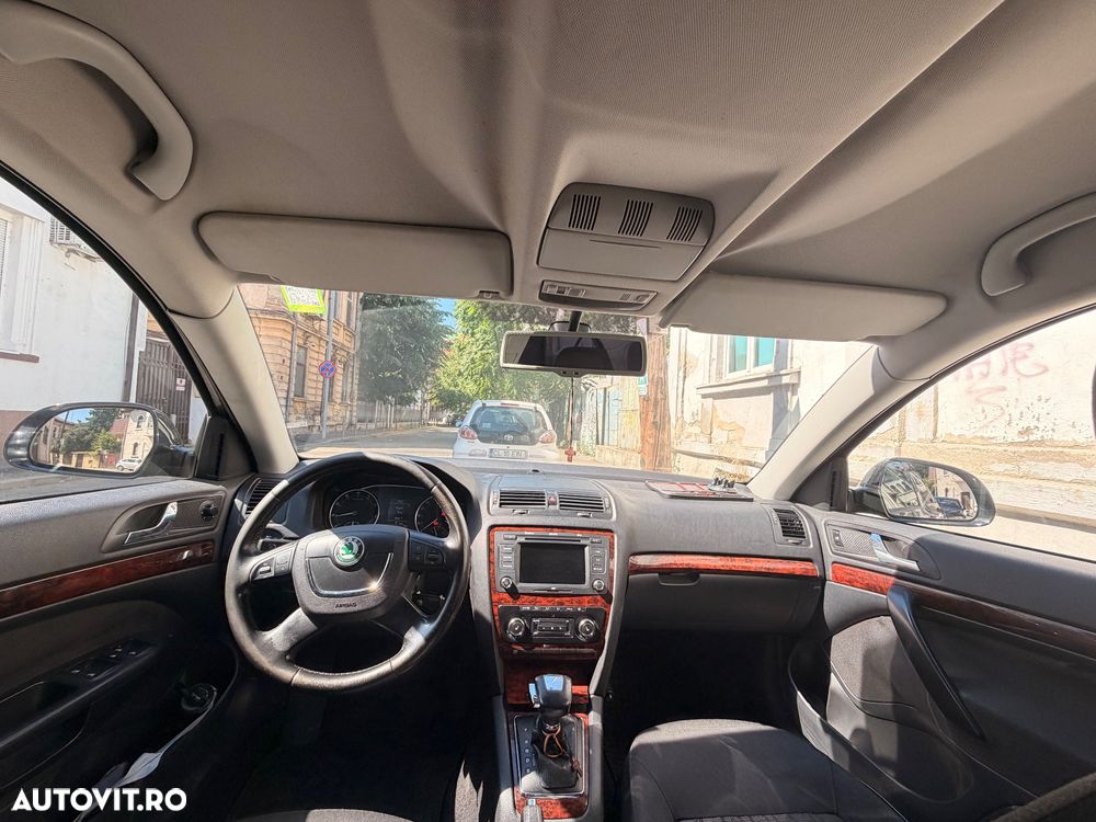 Skoda Octavia 1.6 MPI Ambiente - 9