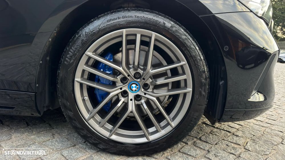 BMW i5 eDrive40 - 41