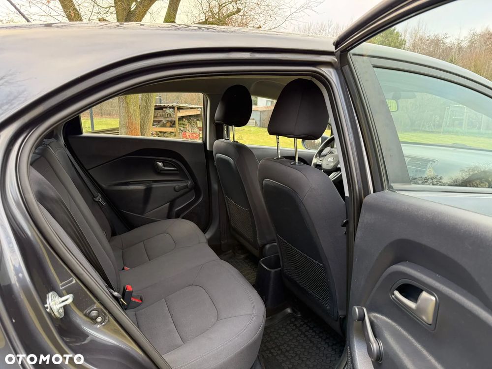 Kia Rio - 11