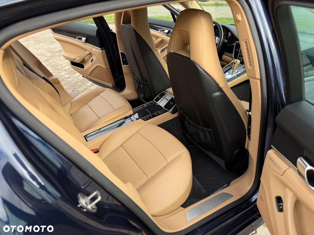 Porsche Panamera 4 PDK - 12