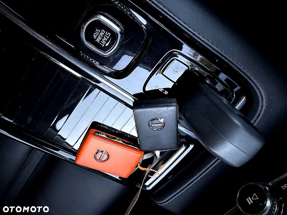 Volvo V60 T6 AWD Plug-In Hybrid Plus Dark - 36