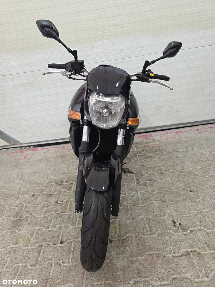 Suzuki GSR - 6