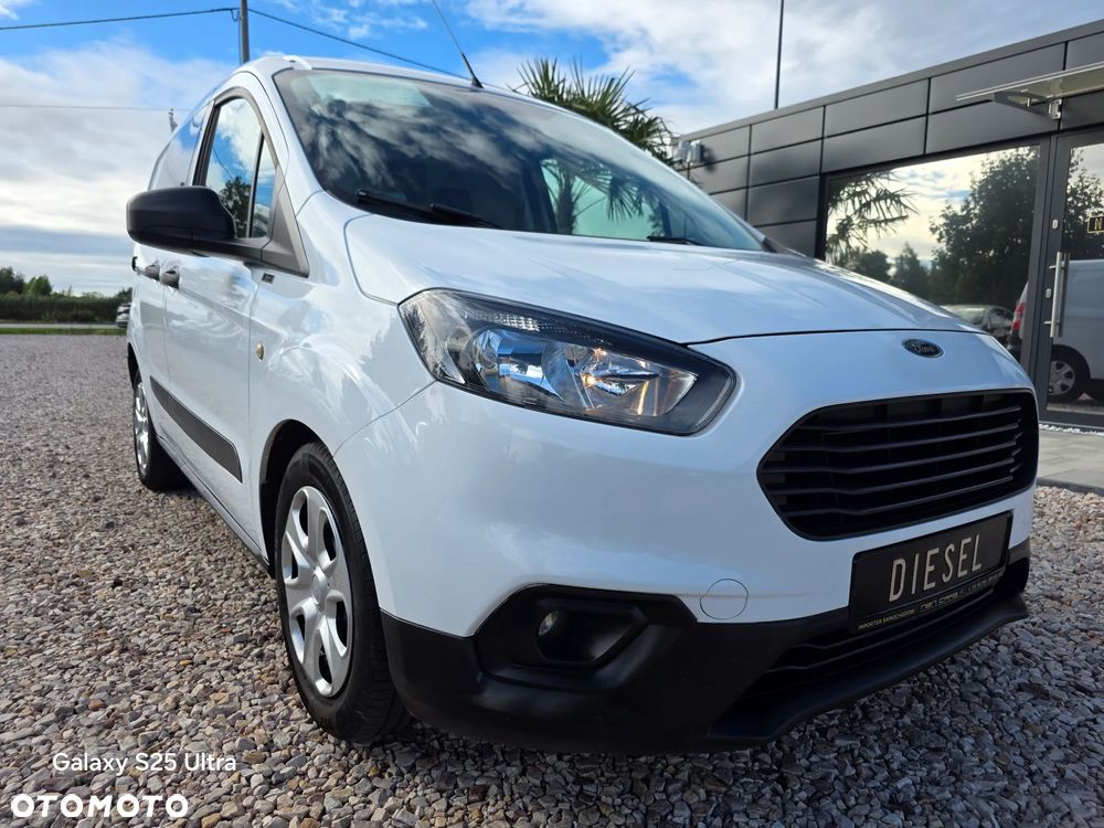 Ford Transit Courier - 19