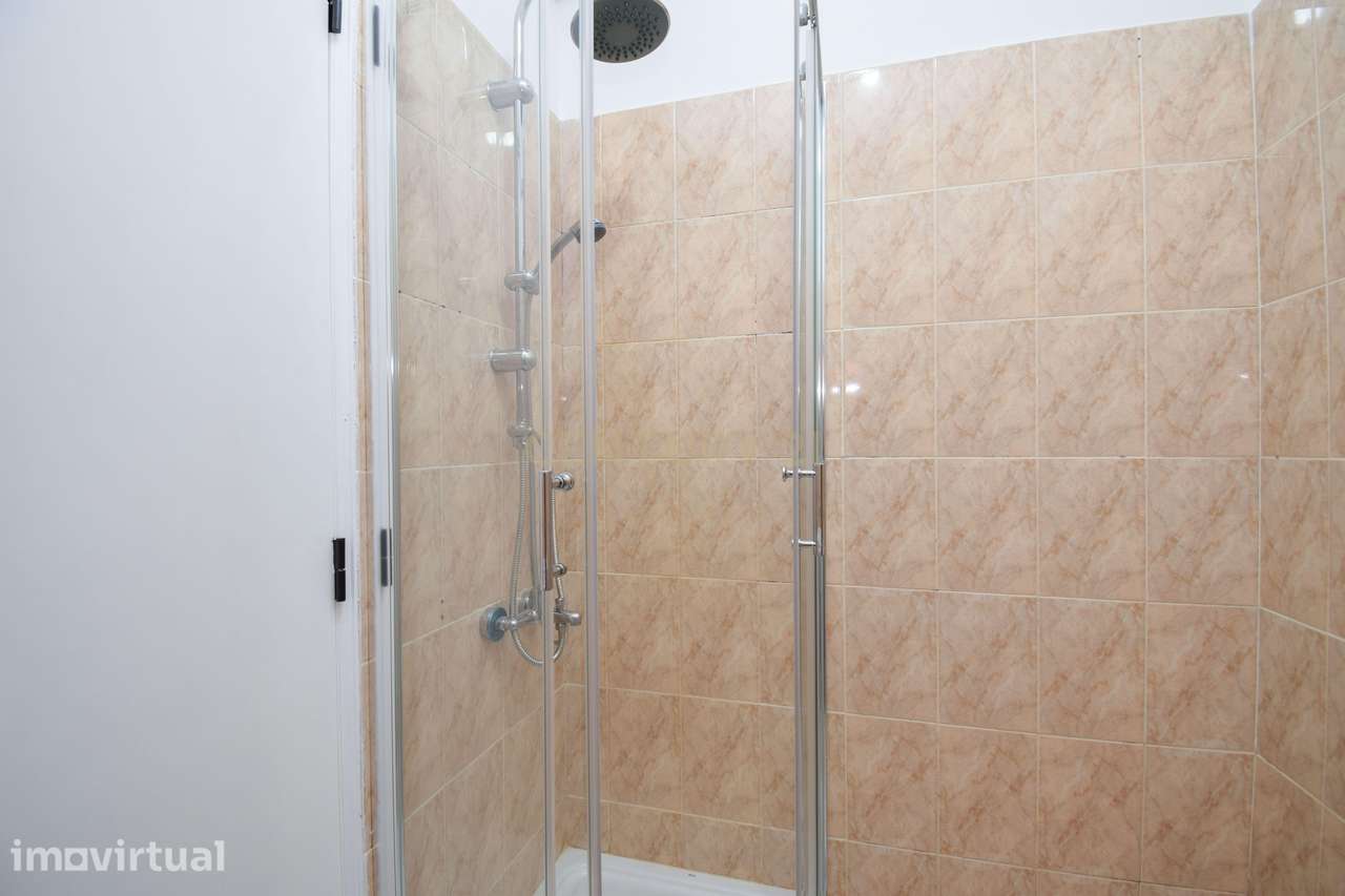 Apartamento T2 luminoso na Damaia | Rua Carvalho Araújo | Janelas PVC - Grande imagem: 5/25