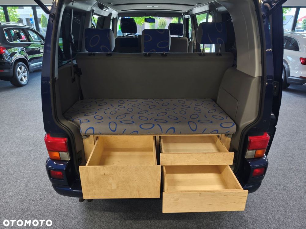 Volkswagen Multivan - 11