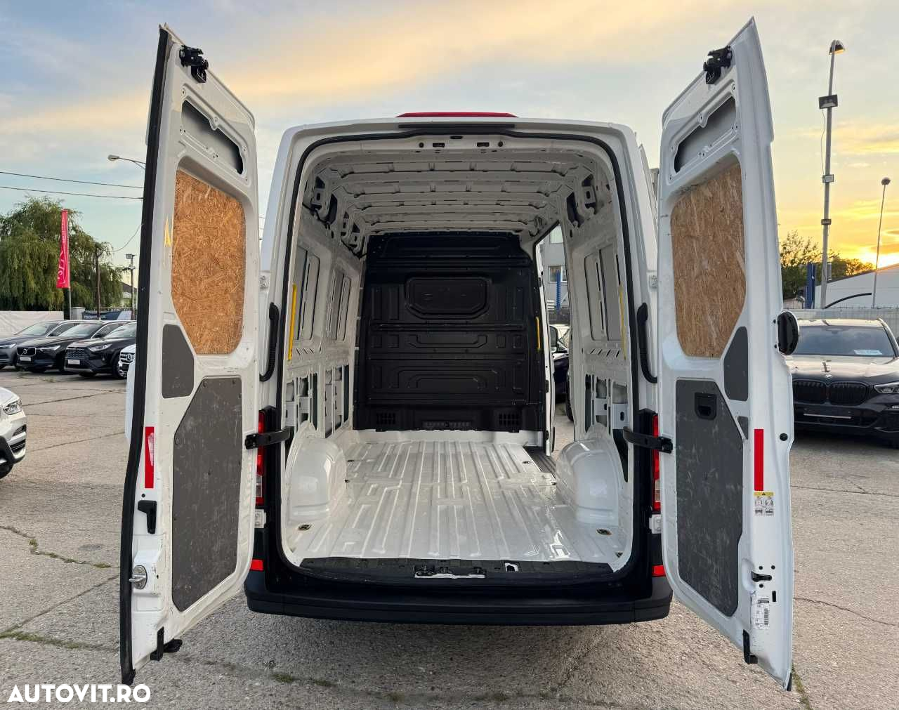 Volkswagen CRAFTER L2H2 - 13