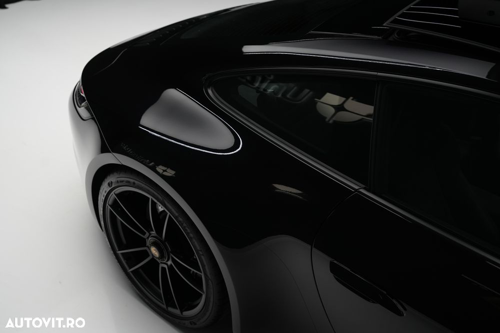 Porsche 911 Carrera 4 GTS PDK - 33