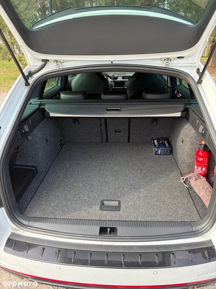 Skoda Octavia 2.0 TDI DSG RS - 12