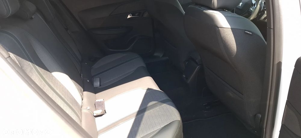 Peugeot 2008 1.5 BlueHDi Allure S&S EAT8 - 23