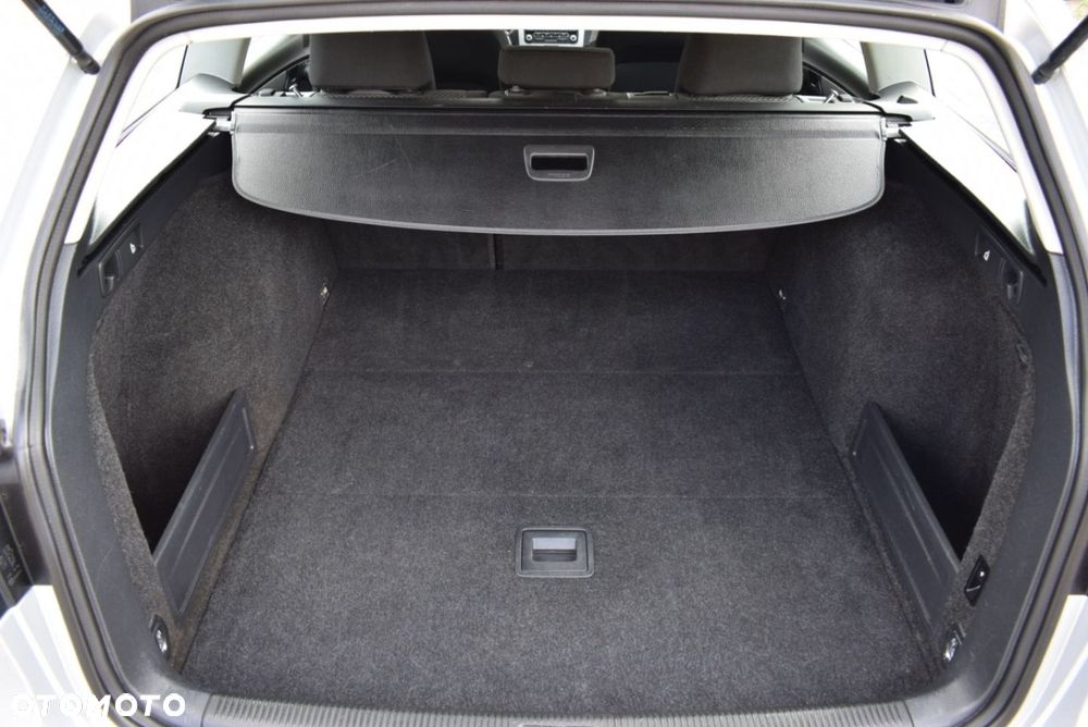 Volkswagen Passat - 11