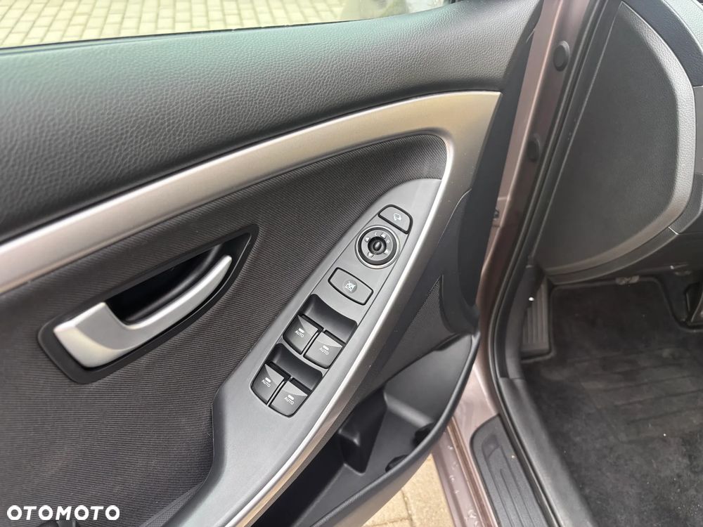 Hyundai i30 1.6 Fifa World Cup Edition - 28