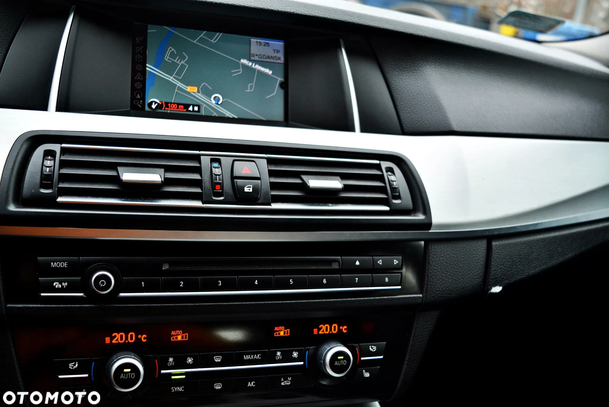 BMW Seria 5 525d xDrive Touring - 13