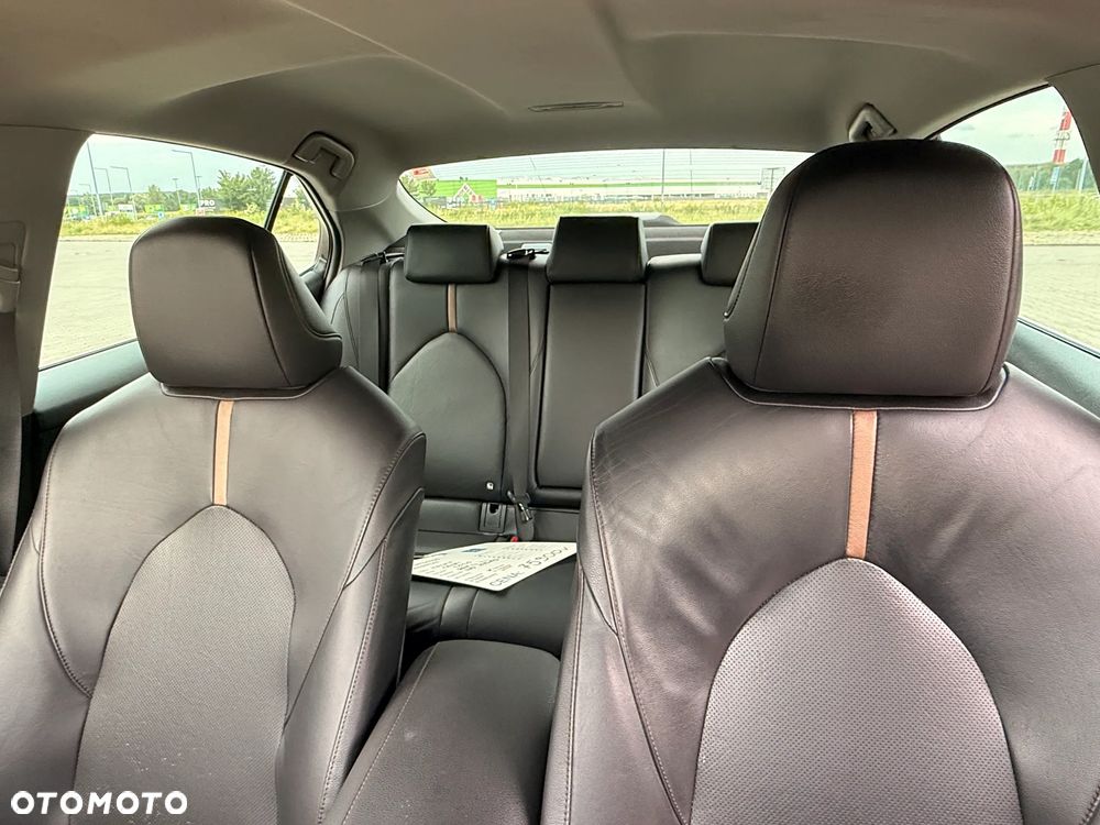 Toyota Camry 2.5 Hybrid Executive CVT - 28