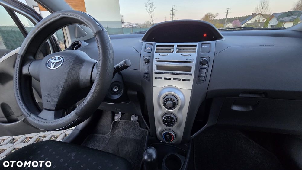 Toyota Yaris 1.0 VVT-i - 16
