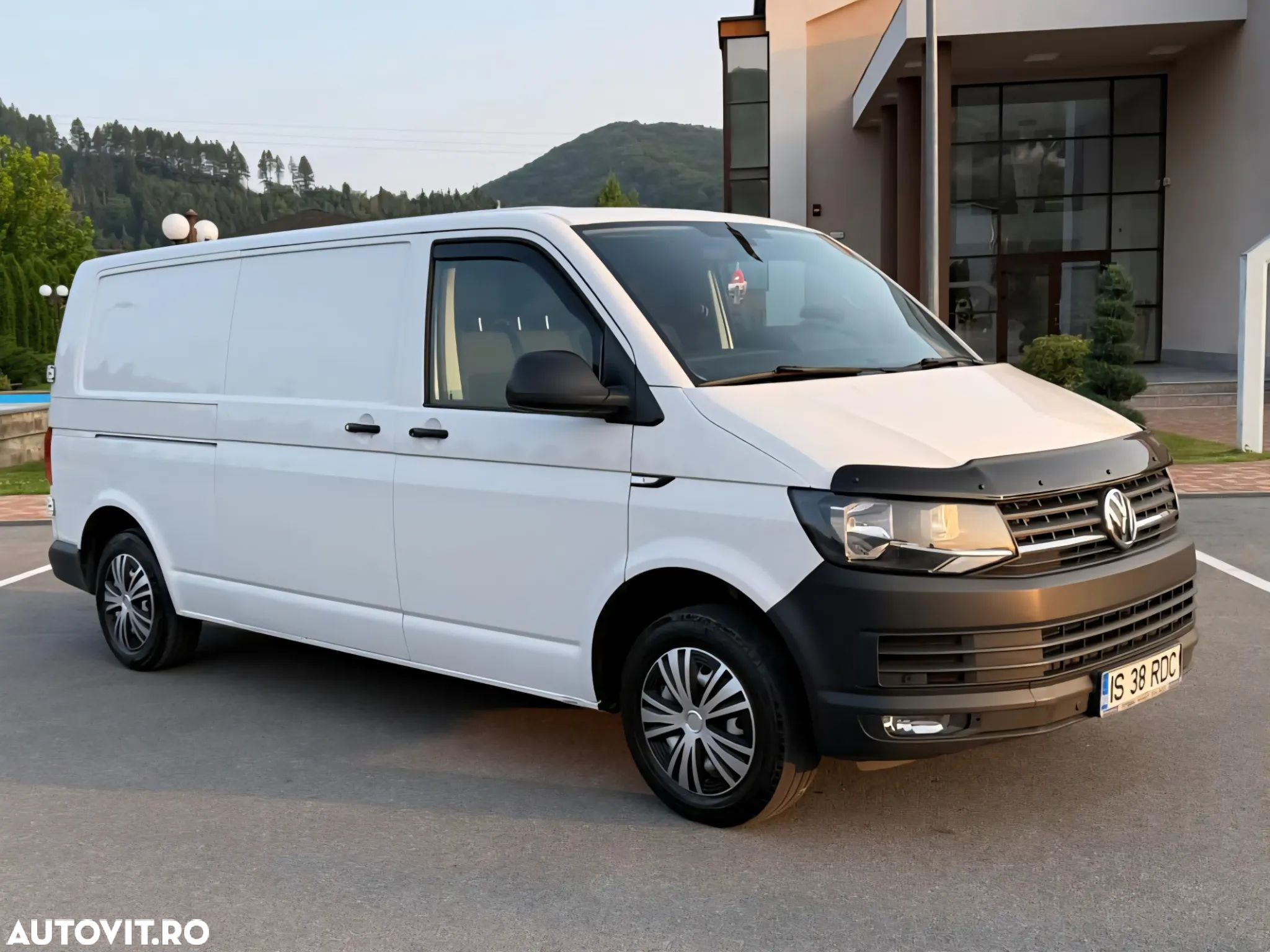 Volkswagen Transporter - 1