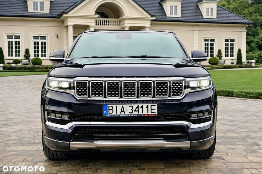 Jeep Grand Wagoneer - 12