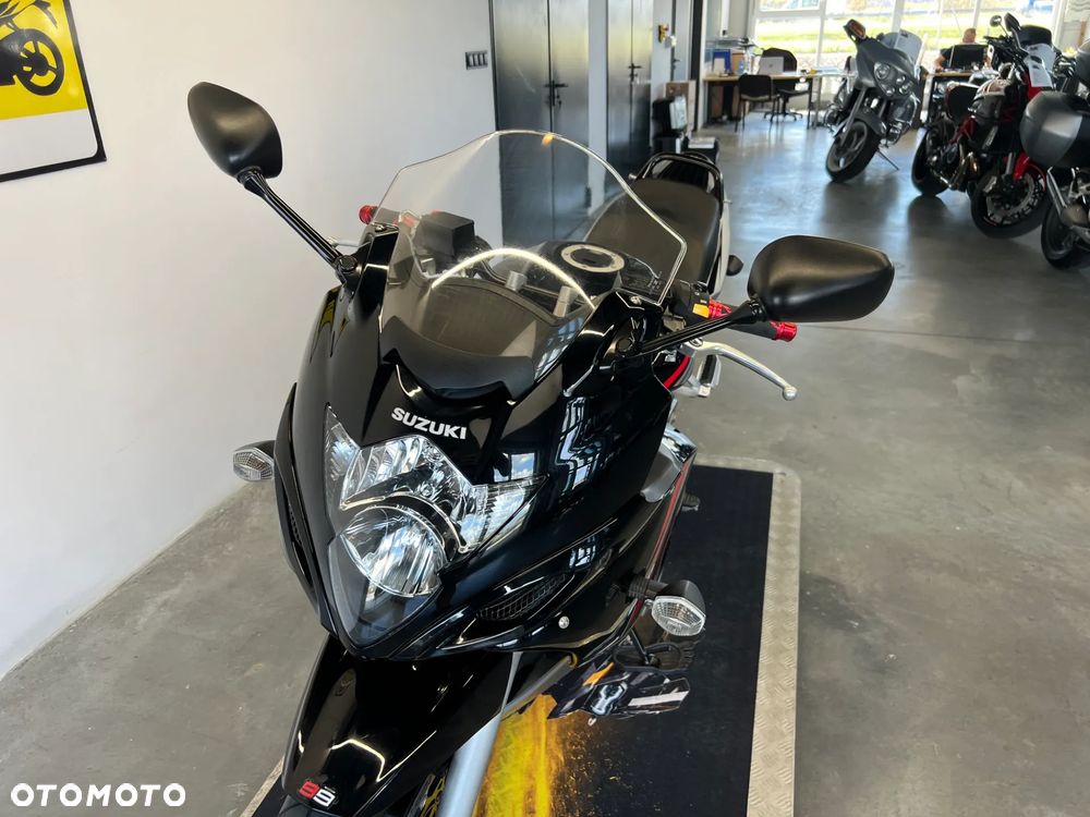 Suzuki GSX - 17