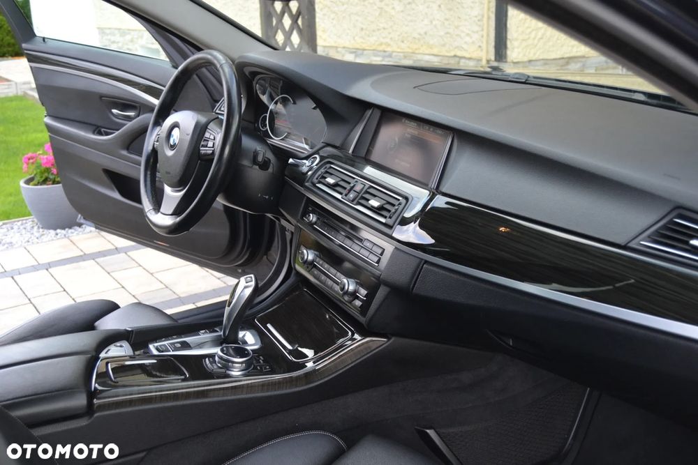 BMW Seria 5 530d xDrive - 24