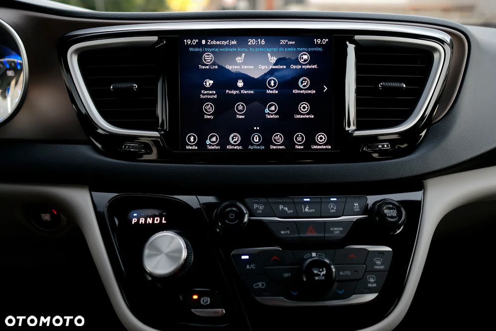 Chrysler Pacifica - 31