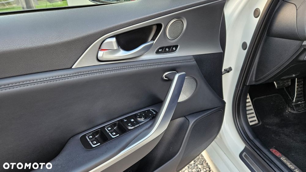 Kia Stinger 3.3 T-GDI AWD GT - 31